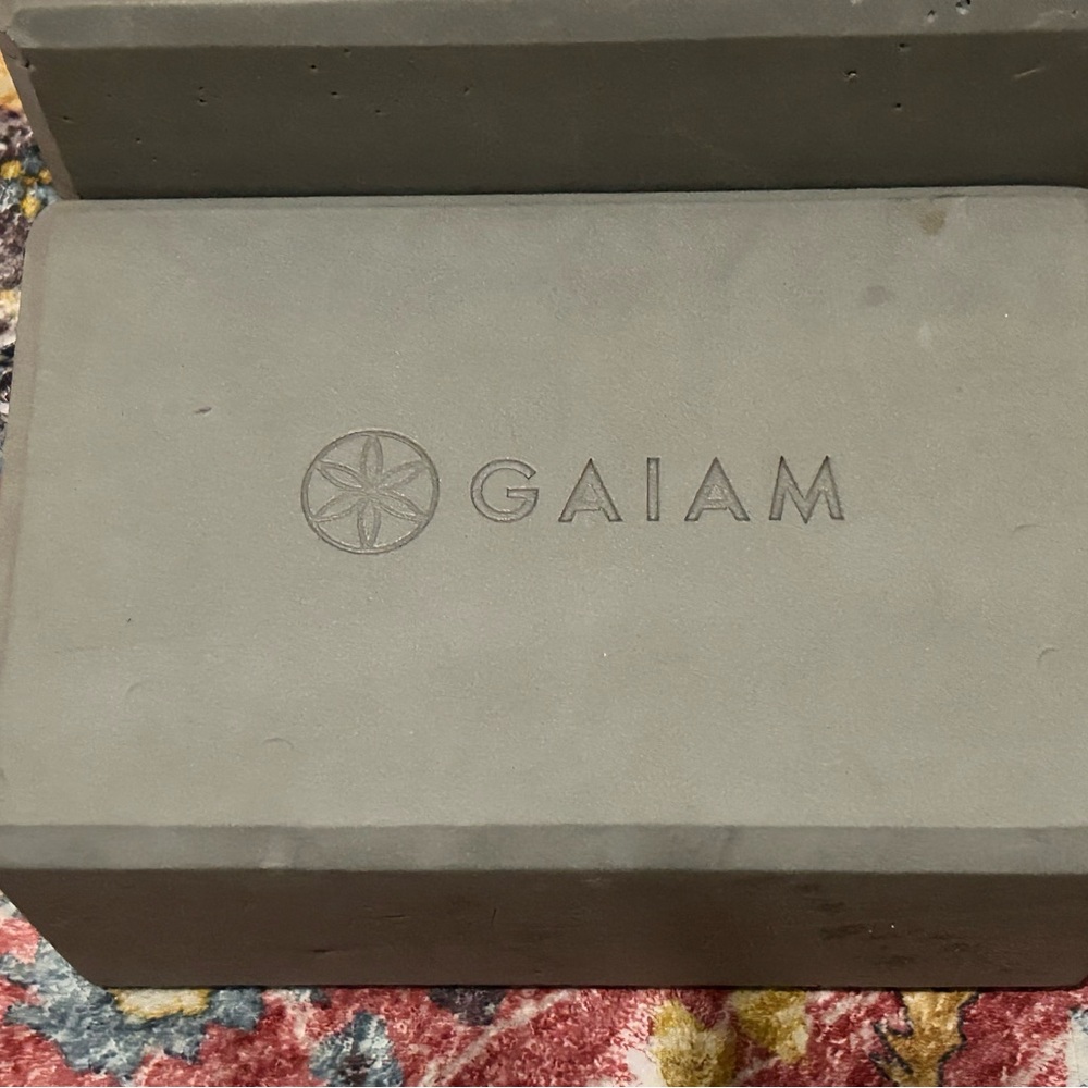 GAIAM YOGA BLOCKS